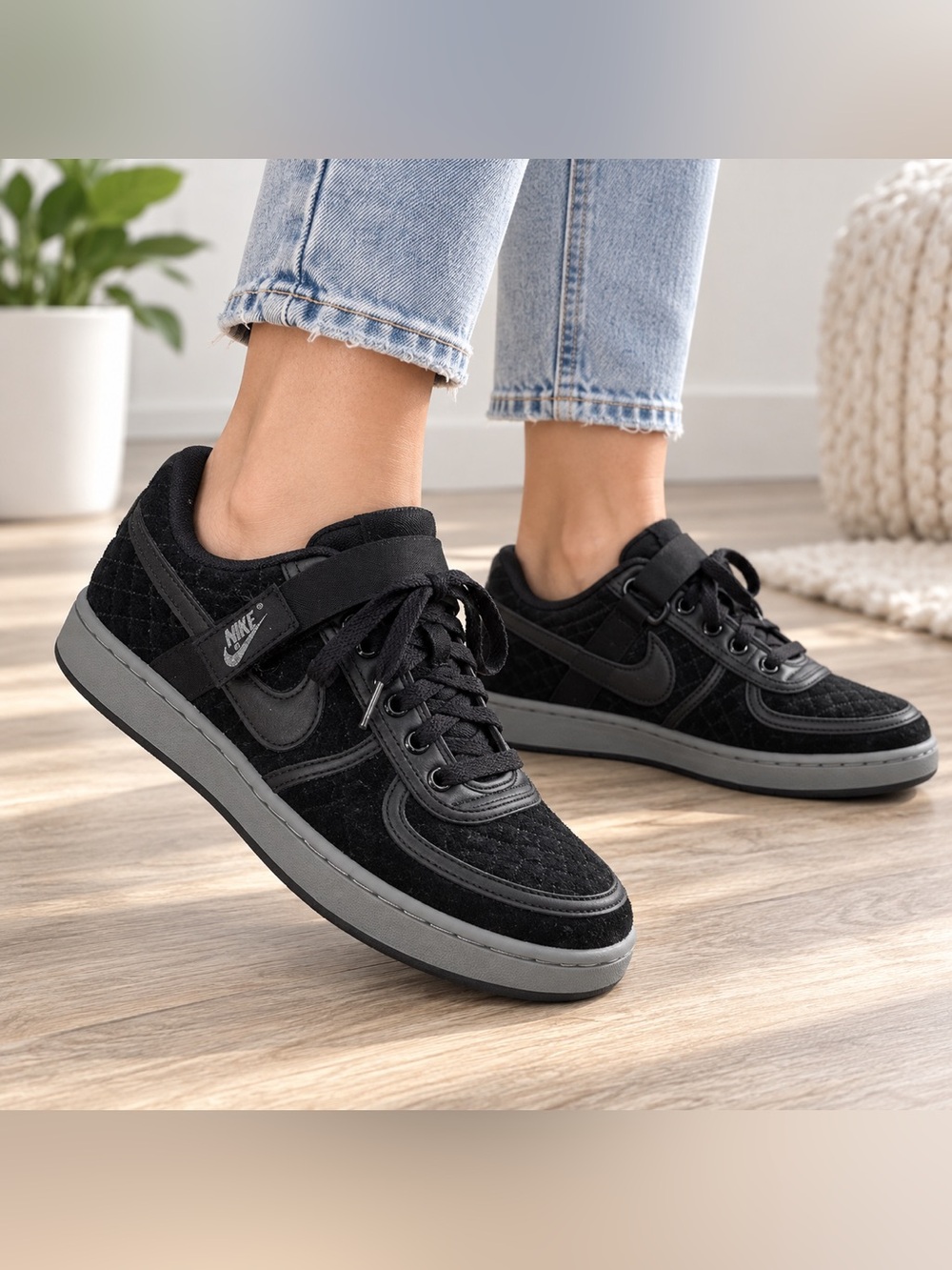 Nike Vandal Low Women’s 8.5 Black Quilted Strap Sneakers 316555-002
